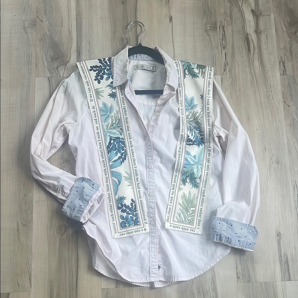 Abercrombie & Fitch White and Blue Floral Long Sleeve Tee